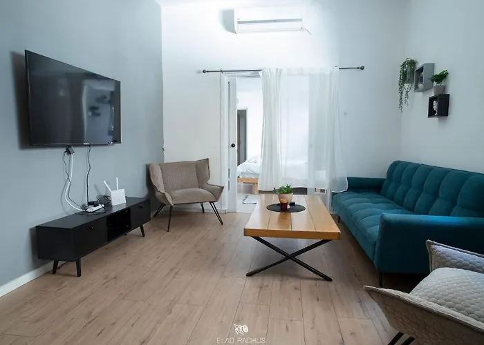 Modern Spacious Apartment Amazing Location
