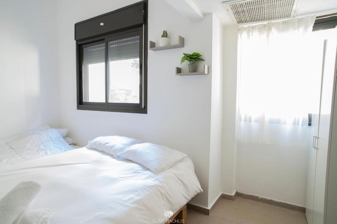 Modern Spacious Amazing Location