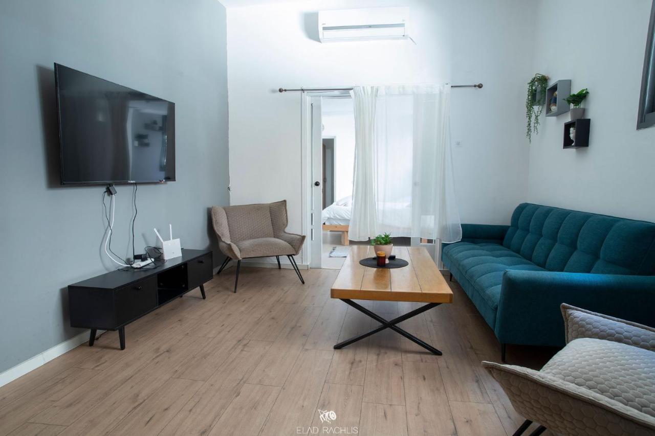 Modern Spacious Amazing Location *
